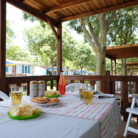 Happy Camp Mobile Homes In Camping Village Rosapineta Rosolina Mare Exterior photo