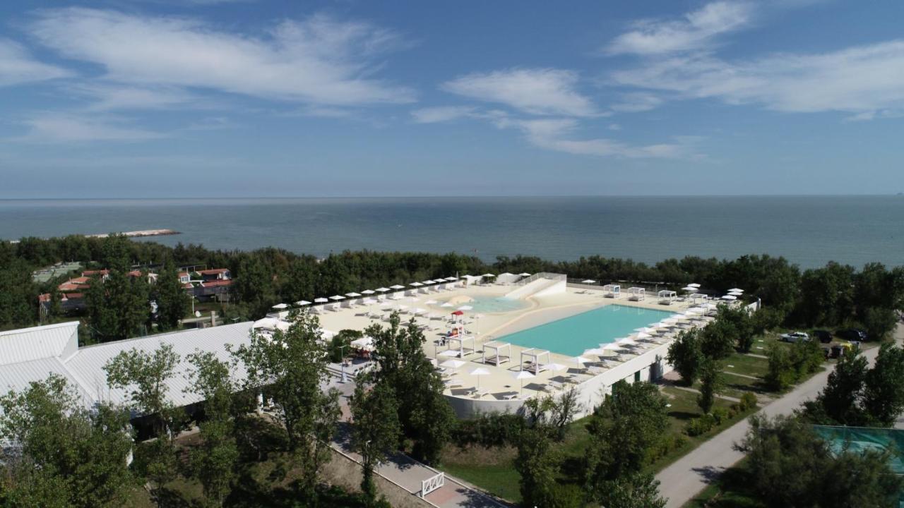 Happy Camp Mobile Homes In Camping Village Rosapineta Rosolina Mare Exterior photo