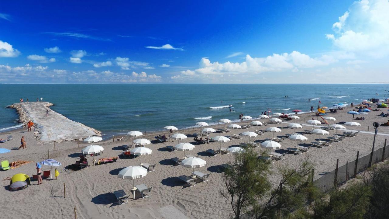 Happy Camp Mobile Homes In Camping Village Rosapineta Rosolina Mare Exterior photo